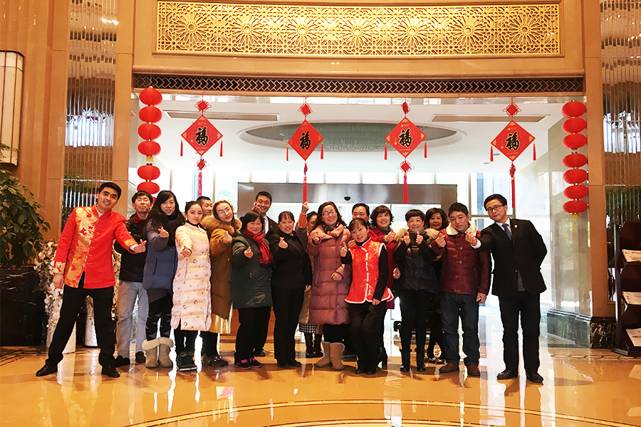 福至同欢，月圆家圆人团圆