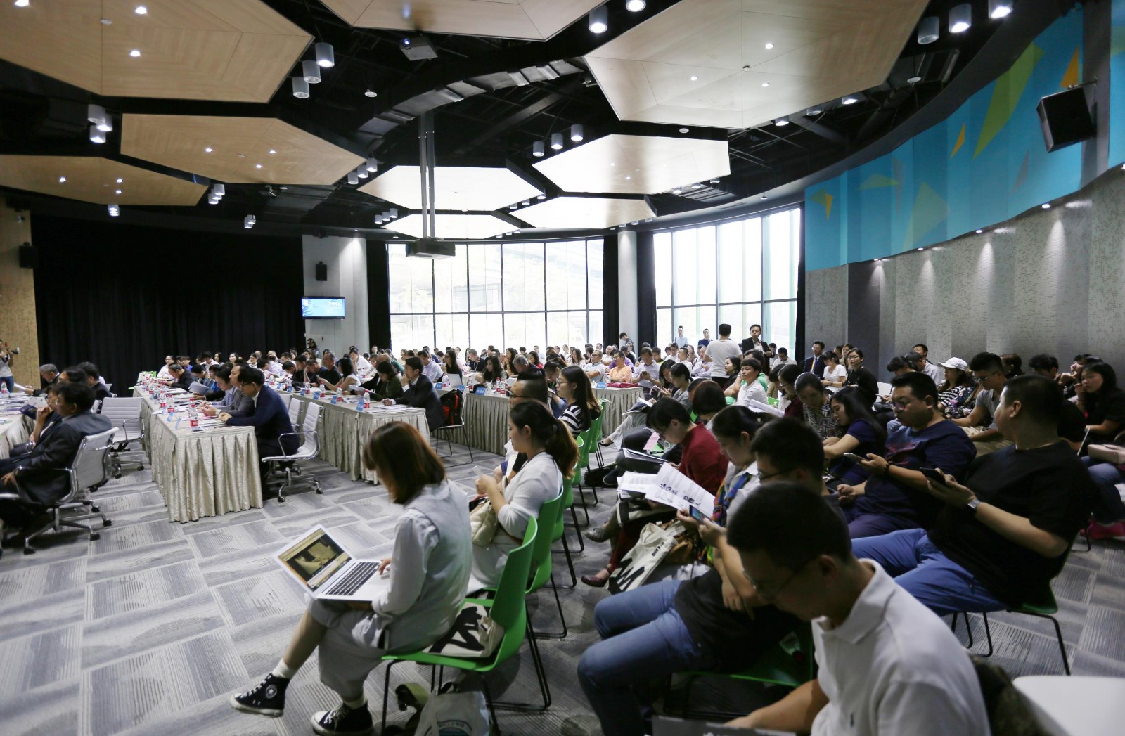 1476929589130244E5B8.jpg 凤凰创意大厦.jpg